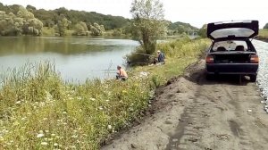 РЫБАЛКА С БЕРЕГА В СЕРЕДИНЕ ЛЕТА НА ПРИГРАНИЧНОМ ПРУДУ