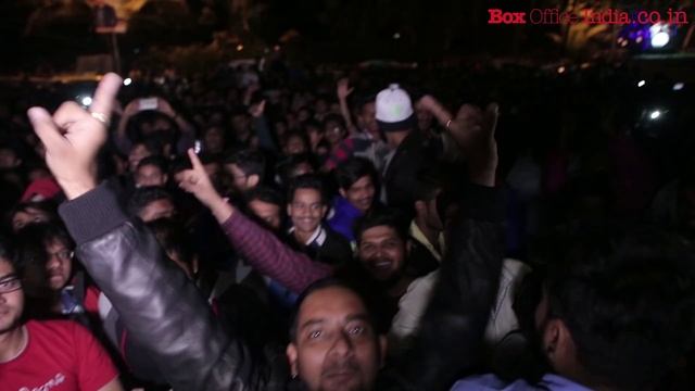 Salman Khan's Fans Go Crazy Outside His House on his 50th Birthday | EXCLUSIVE | Box Office India смотреть онлайн