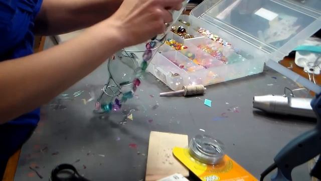 DIY Hummingbird Feeder. Fun Summertime Craft Project for Kids too! смотреть онлайн