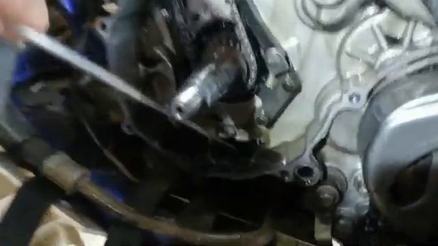 Замена обгонной муфты стартера YAMAHA YFM 660 RAPTOR смотреть онлайн