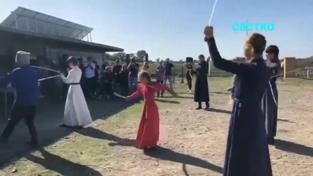 на празднике куначества, танец терцев с шашками. смотреть онлайн