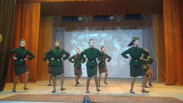 Танцевальный коллектив "LUNA". Военный танец "Катюша".