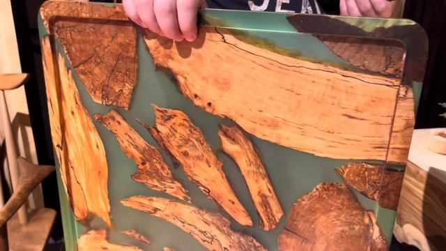 Мебель из слэбов дорогих пород деревьев, залитая пластиком из Китая