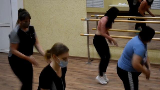 Приглашаем всех на занятия зумба-фитнесом.mp4 смотреть онлайн