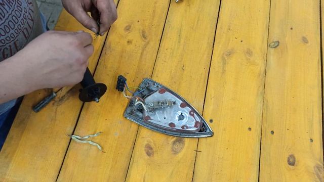 А ВЫ ЗНАЕТЕ ЧТО МОЖНО ПОЛЕЗНОГО СДЕЛАТЬ ИЗ НЕГОДНОГО ДЛЯ ДОМА УТЮГА? смотреть онлайн