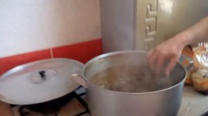 бешбармак .Варим мясо -  конина , копченная конина, шужук, баранина, говядина .