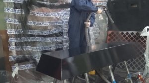 Флокирование гроба пневматическим флокатором.