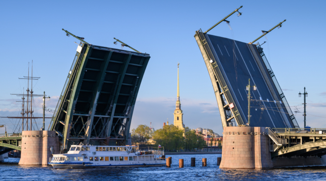 Биржевому мосту в Петербурге исполнилось 130 лет