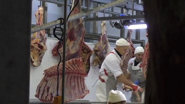 #СделановСибири Как разделывают мясо - Черепановский мясокомбинат