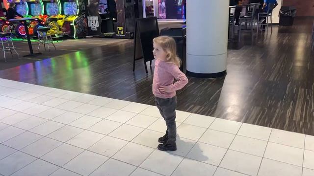 День Рождения Алисы 4 года в стиле ХОЛОДНОЕ СЕРДЦЕ!!! Открываем подарки вместе с дочкой! смотреть онлайн