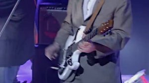 Edwyn Collins - A Girl Like You (Top Of The Pops, 15.06.1995)