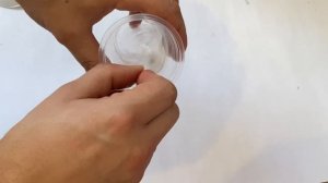 Брелок своими руками из эпоксидной смолы цветка и пробки