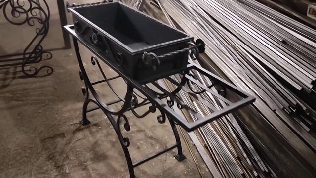 мангал с коваными элементами и съемной жаровней смотреть онлайн