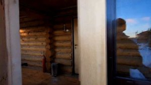 Установили дверь и окна на веранду бани