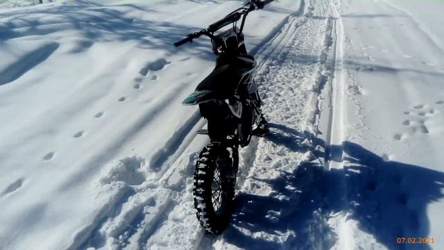 Не доехал до Корсакова на питбайке зимой смотреть онлайн