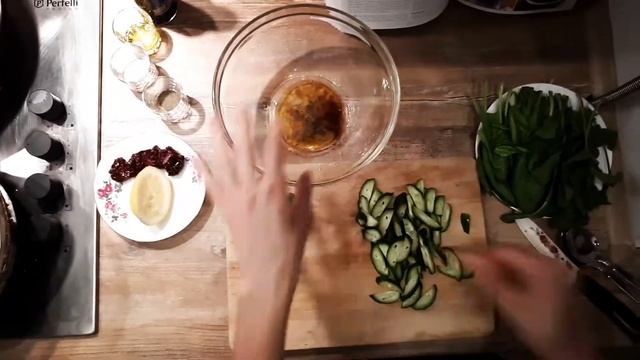 Салат Шпинатний по рецепту Джеймі Олівера смотреть онлайн