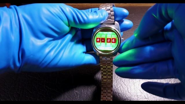 Часы на Советских ретро индикаторах с зеленой подсветкой. смотреть онлайн