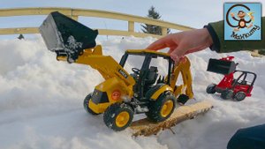 Дети и Машинки. Машинки Брудер в снегу - экскаватор, погрузчик, самосвал. Манкиту