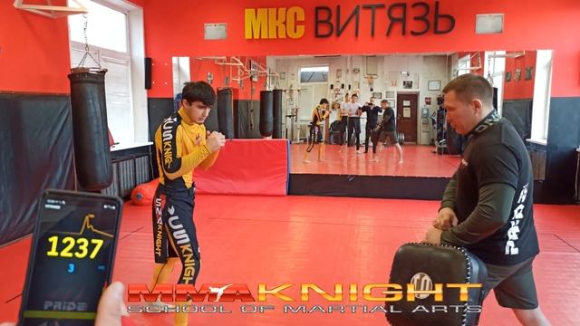 В 17 лет сила удара 1237 кг