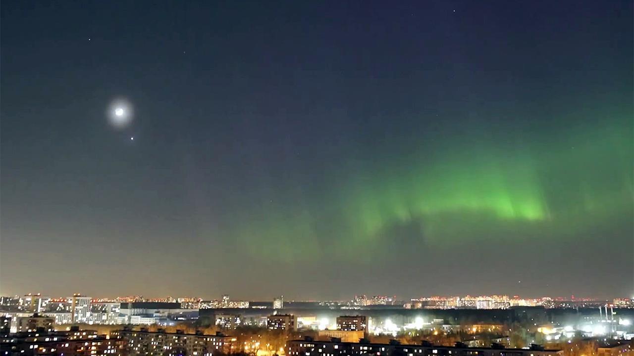 Северное сияние ночью могли наблюдать жители Москвы и Санкт-Петербурга