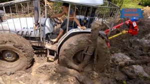 Как вытащить машину из грязи. How to get a car out of the mud.