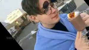 Роман Компот поет песню ориентация север