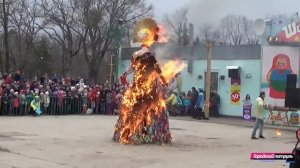 Сжигание чучела на Масленицу