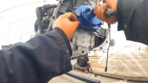 How to change the crankshaft oil seal VW Crafter 2.5 / Как поменять сальник коленвалаVW Crafter 2.5