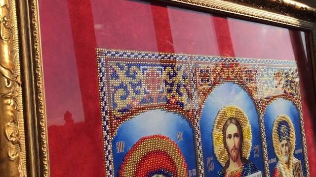 Подарок маме оформлен! Вышивка бисером. смотреть онлайн