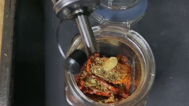 Вяленые помидоры в духовке   | Они же вяленые томаты | Купаем помидоры  в масле  и  приправах смотреть онлайн