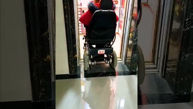 Электроколяска с функцией лифт.