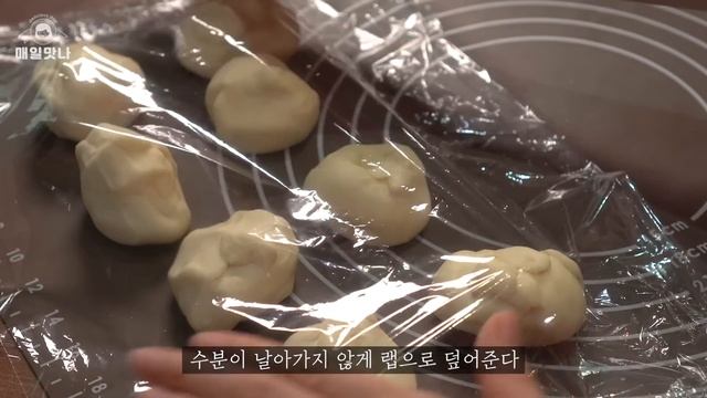 [강추] 커스터드 호빵, 찐빵 :: 반죽도 너무 쉽고, 사먹는 그맛 :: 동글동들 예쁘게 찌는 방법 :: Steamed Custard Buns смотреть онлайн