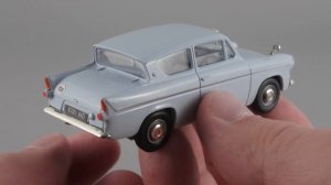 Новая Англия: Ford Anglia 105E Deluxe Pale Blue • Vanguards • Made in England • Масштаб 1:43