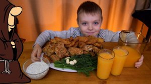 Хрустящие Закуски на Вечер куриные крылышки картошка в панировке чесночный соус и апельсиновый сок
