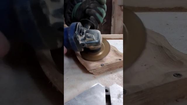 Доска черешни и обдирочный шар.