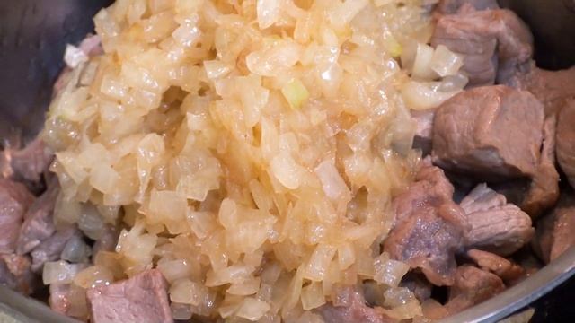 Гуляш из говядины. Простой и быстрый в приготовлении рецепт подлива для мяса. Мясо с подливкой.