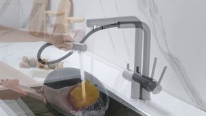 Смеситель под фильтр с выдвижным изливом SERPENTINE в цвете серый металлик Se213222-GRM