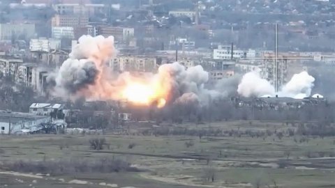 Российские бойцы проломили оборону противника в шести районах Артемовска