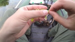 В ЭТОЙ РЕЧКЕ РЫБЫ МНОГО! Ловля щуки в траве на спиннинг. Поклёвки на глазах!