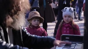 Man plays piano in street, people were shocked Уличный пианист, музыка для души! YouTube
