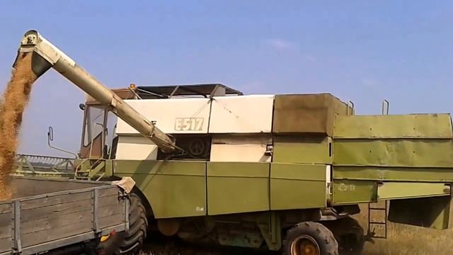 ♘㋡★Комбайн Fortschritt E517 выгрузка зерна / combine harvester Fortschritt E517 смотреть онлайн
