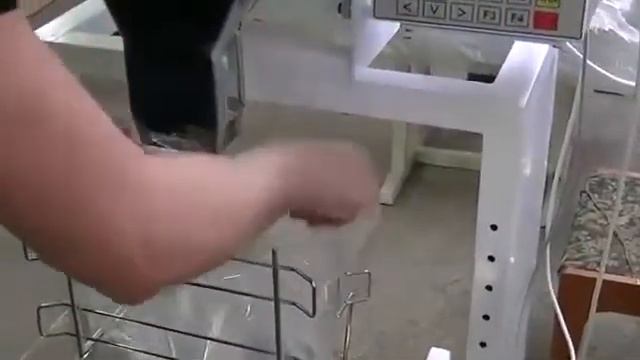 ВЕСОВОЙ ЭЛЕКТРОННЫЙ ДОЗАТОР, ФАСОВОЧНЫЙ ДОЗАТОР СЫПУЧИХ ПРОДУКТОВ 10 кг смотреть онлайн