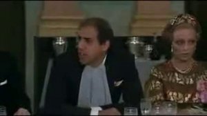 Что делает 30-ти килограммовый воробей на ветке