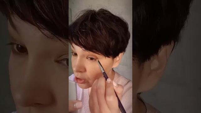 Я всегда неправильно подводила нижнее веко тенями! смотреть онлайн