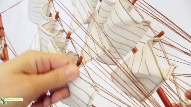 Модель кораблика с белыми парусами смотреть онлайн