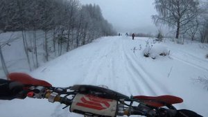 Эндуро прохват снежный плен. Безумное катание на эндуро по пухлому снегу Веселье   Зимняя веселуха.