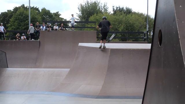 Ленин Максим - новички, контест Drive Scooters в скейтпарке м.Солнцево смотреть онлайн