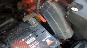 Where is Fuse Box Under the Hood in the Kia Venga ( 2009 - 2019 ) - Find Fuse Box