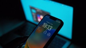 Самое популярное приложение имитации iOS 16 Launcher на Android