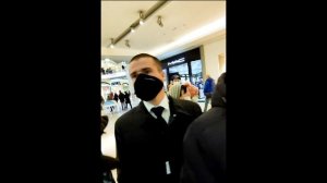 ОХРАНА КИДАЕТСЯ НА ПОСЕТИТЕЛЯ ЗА ОТУСТВИЕ МАСКИ / БОРЗЫЙ ОХРАННИК  / МАСОЧНЫЙ РЕЖИМ